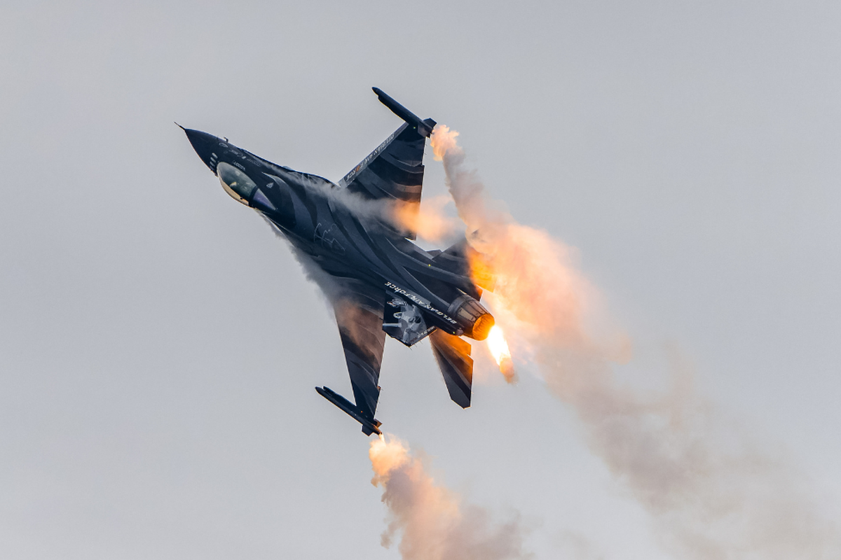 Eskalasi di Teluk: Pesawat Militer AS Ditembak Jatuh di Kuwait Saat Iran Perluas Serangan Balasan